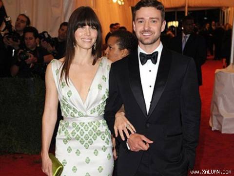 Vợ chồng Jessica Biel bán ảnh cưới 6,3 tỉ đồng