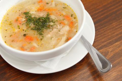 Thực phẩm nào giúp giảm đau cổ họng tốt?