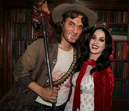 Katy Perry vui Halloween sớm bên bồ mới
