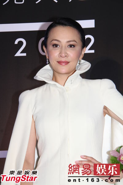 Lưu Gia Linh kín như bưng vẫn lộ hàng