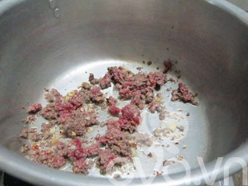 Canh cải bó xôi nấu thịt bò