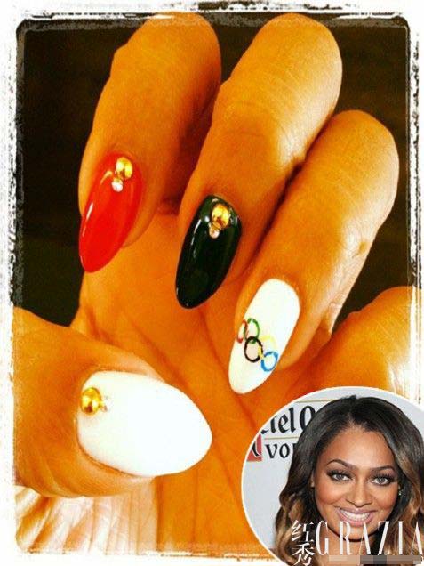 Những mẫu nail độc đáo của siêu sao