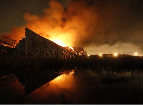 Cháy lớn chưa từng có ở St. Petersburg, Nga