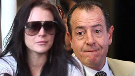 Lindsay Lohan gọi cảnh sát xua đuổi bố