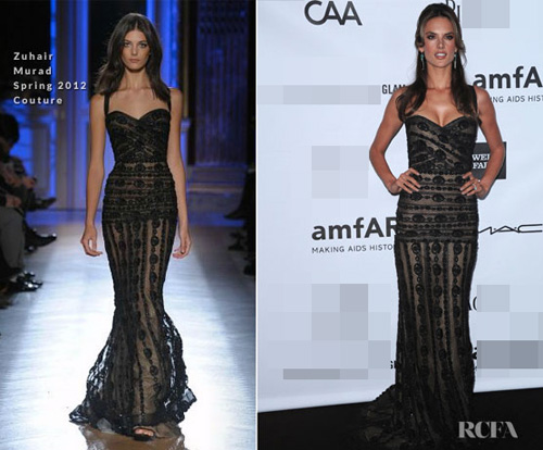 Katy Perry bị khỉ nghịch... đào tiên