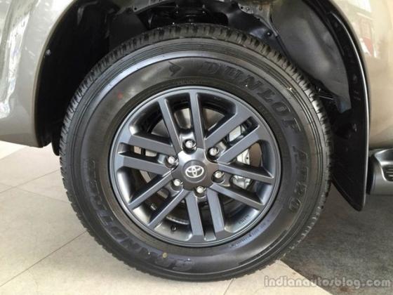 Toyota Fortuner c&oacute; th&ecirc;m phi&ecirc;n bản đắt tiền nhất