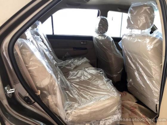 Toyota Fortuner c&oacute; th&ecirc;m phi&ecirc;n bản đắt tiền nhất